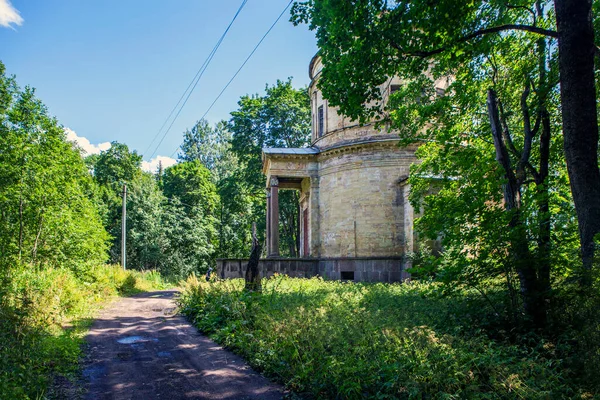 位于维特根斯坦庄园家族墓穴上方的圣斯蒂芬妮教堂 Druzhnosel 列宁格勒地区俄罗斯 2021年7月21日 — 图库照片