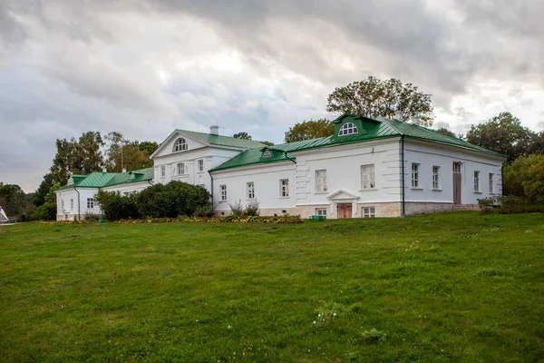 ボゴロディツク市の周辺や観光スポット ボゴロディツク宮殿と公園のアンサンブル ボゴロディツク トゥラ地方 ロシアだ 2021年9月3日 — ストック写真