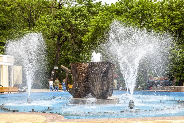 Una Fuente Con Círculos Sala Bombas Cerca Fuente Smirnovsky Parque — Foto de Stock