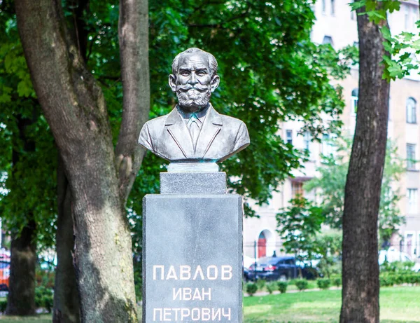 Monument Academician Ivan Petrovich Pavlov Square First Medical University Named — стоковое фото