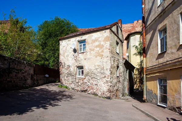 Rusya 'daki en eski taş bina ya da bir şehir sakininin evi. Vyborg. Leningrad bölgesi. - Rusya. 04 Ağustos 2021