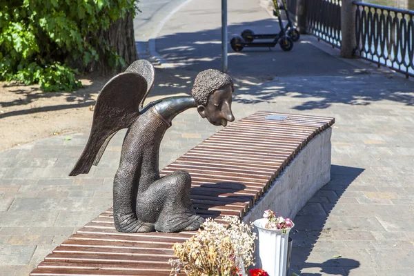 Monument Angel Honor Doctors Who Died Coronavirus Embankment Karpovka River — стоковое фото