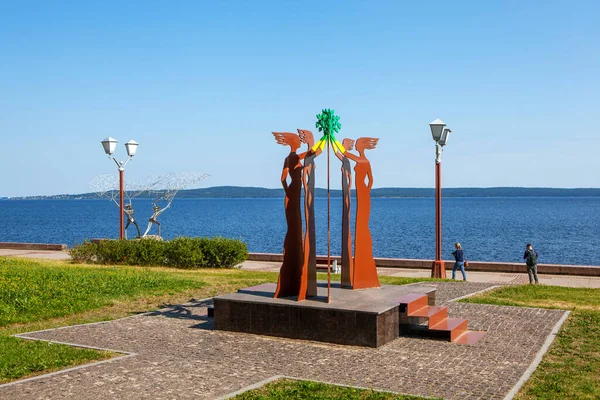 Meeting Place Sculpture Embankment Lake Onega Petrozavodsk Republic Karelia Russia — 图库照片