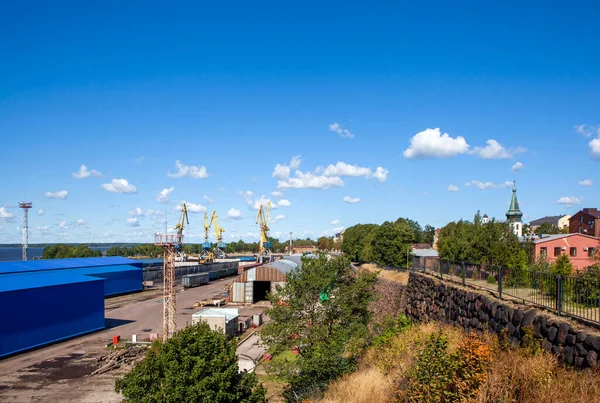 Terytorium Portu Morskiego Handlowego Widokiem Wieżę Ratusza Vyborg Leningradzki Region — Zdjęcie stockowe