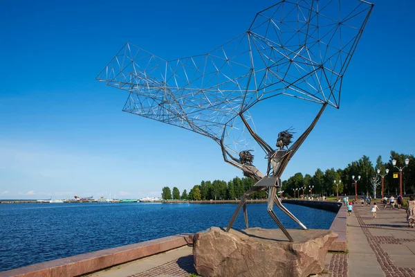 Onega Gölü 'nün setinde 