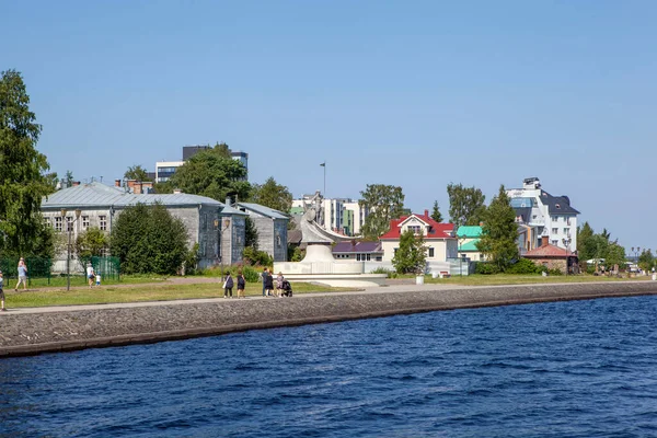 Monument Fontän Född Petrozavodsk Bankering Sjön Onega Petrozavodsk Republiken Karelen — Stockfoto
