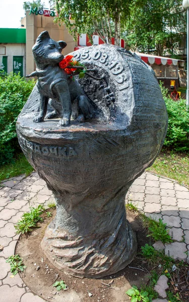 Sculpture Those Who Paved Way Space Astronaut Dog Zvezdochka Izhevsk — Stockfoto