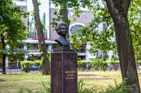 Denkmal Für Die Ärztin Schuwalowa Jewgenia Petrowna Platz Der Ersten — Stockfoto