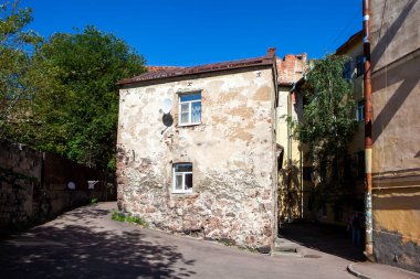 Rusya 'daki en eski taş bina ya da bir şehir sakininin evi. Vyborg. Leningrad bölgesi. - Rusya. 04 Ağustos 2021