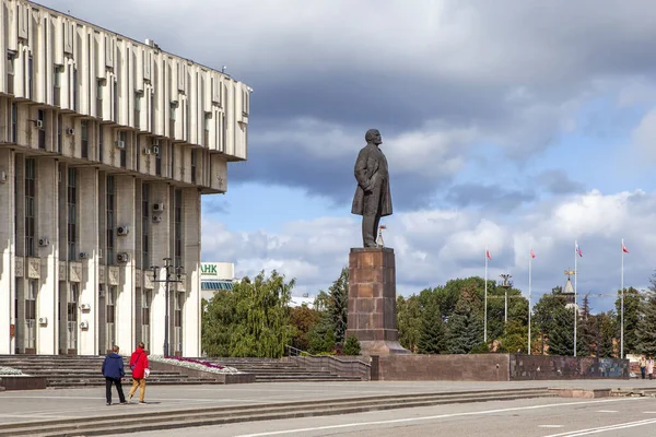 Bogoroditsk şehrinin çevresi ve cazibesi. Bogoroditsk Sarayı ve park topluluğu. Bogoroditsk. Tula bölgesi. - Rusya. 3 Eylül 2021