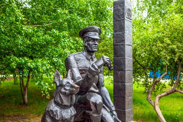 Rus sınır muhafızlarının anıtı. Zafer Parkı. Galyano-Gorbunovsky massif. Nizhny Tagil. Sverdlovsk bölgesi. - Rusya. 08 Haziran 2021