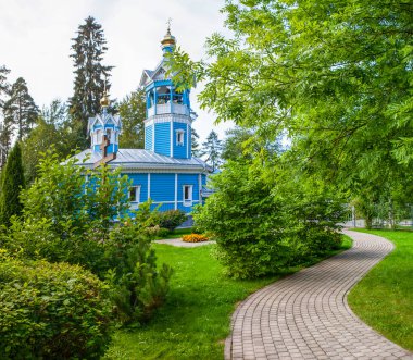 Yeni ahşap çan kulesi. Yerleşim yeri Siversky. Gatchina bölgesi. Leningrad bölgesi. - Rusya. 28 Ağustos 2021