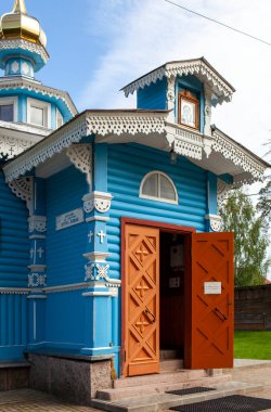 Peter ve Paul Kilisesi 'nin verandasında. Yerleşim yeri Siversky. Gatchina bölgesi. Leningrad bölgesi. - Rusya. 28 Ağustos 2021