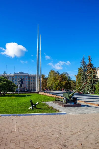 トゥーラの守備隊にオベリスク 勝利の広場 トゥラ ロシアだ 2021年9月3日 — ストック写真