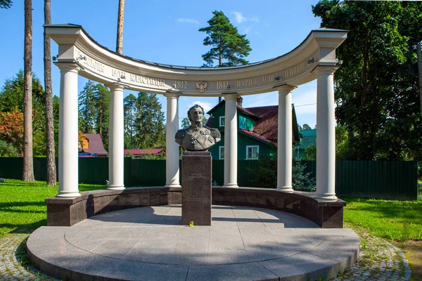 1812年の愛国戦争の間のピーター ヴィトゲンシュタインの軍事的勝利に捧げられた記念碑 ソビエト連邦 ガッチーナ地方 レニングラード地方 ロシアだ 2021年9月3日 — ストック写真