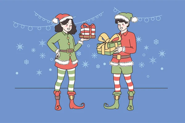 Elfos sorridentes com presentes cumprimentando com Natal —  Vetores de Stock