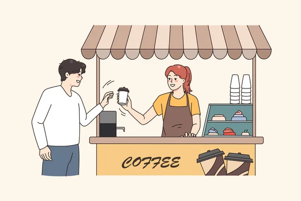 Pria tersenyum mendapatkan kopi dari kafe jalanan Stok Ilustrasi 