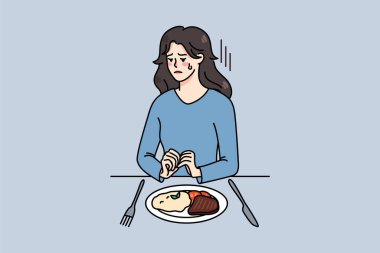 Mutsuz genç bir kadın yemek yeme bozukluğuyla boğuşuyor. Yemekten reddeden üzgün kız iştahsızlıktan ya da bulimiadan muzdarip. Sağlık ve psikolojik yardım için. Vektör illüstrasyonu. 