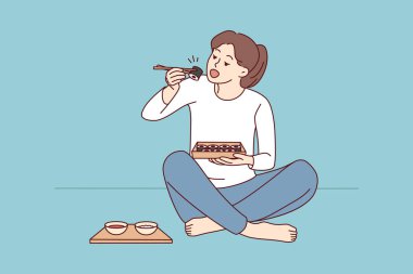 Mutlu genç kadın yerde oturup yemek çubuklarıyla suşi yiyor. Milenyum dişisi geleneksel Japon yemeklerini evde yiyor. Mutfak konsepti. Vektör illüstrasyonu. 
