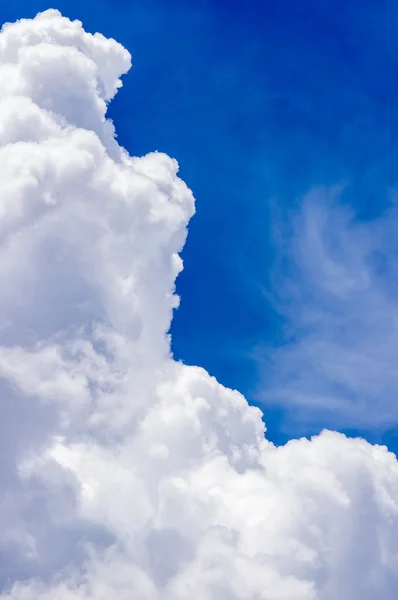 雲と青い空 — ストック写真