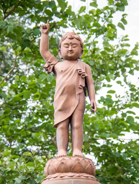 Bild des jungen Buddhas aus Beton — Stockfoto