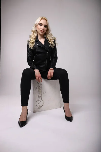 Woman Leather Jacket White Background — Stockfoto