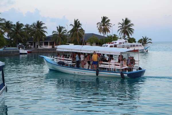 People in boat. Maldives — Stock Photo, Image