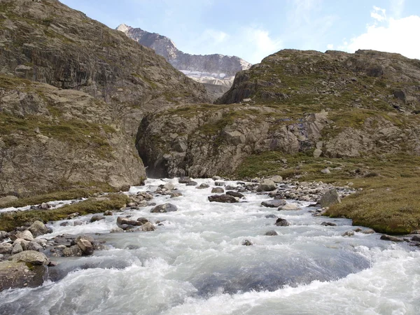Alpine mountain water stream — Stock Photo, Image