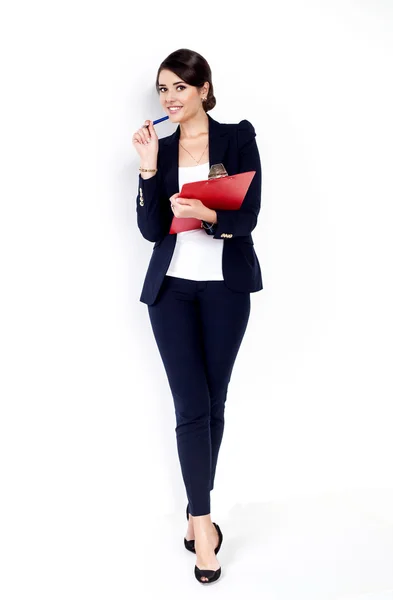 Счастливая успешная деловая женщина с красной папкой на белом фоне — стоковое фото