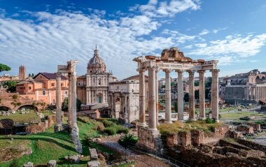 Roma Forumu ve Capitoline Hill 'den görülen Chiesa dei Santi Luca e Martina manzarası. Roma, İtalya.