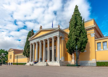 Atina, Yunanistan - 6 Mart 2022: Zappeio cephesi, Atina 'nın merkezindeki Ulusal Bahçeler' in yanındaki saray binası.