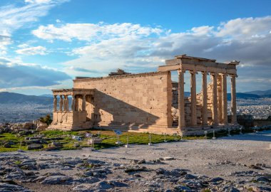 Yunanistan 'da Atina Akropolünün kuzey tarafındaki antik bir Yunan tapınağı olan Erechtheion (Erechtheum) Athena ve Poseidon' a adanmıştır.. 