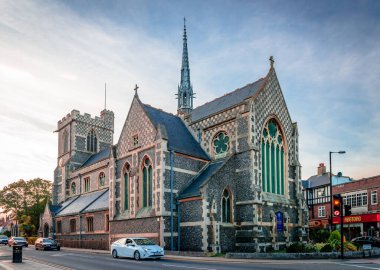 Londra, İngiltere - 16 Eylül 2018: Chipping Barnet 'teki Aziz John Kilisesi manzarası. 1250 civarında inşa edilmiş, Wood Caddesi ve High Caddesi kavşağında duruyor..