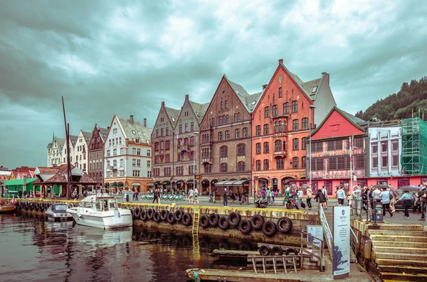 Bergen Noruega Agosto 2022 Vista Bryggen Una Tarde Lluviosa Con — Foto de Stock