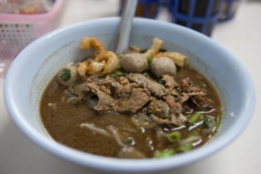 Sığır eti çorba şehriye kalınlaştırmak