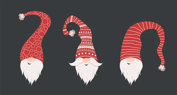 Leuke kabouters gezichten in kerstmutsen op zwarte achtergrond. Scandinavische kerst elfen. Vector illustratie in platte cartoon stijl. Noordse element ontwerp voor wenskaarten, seizoen groeten, web, wrapper — Stockvector