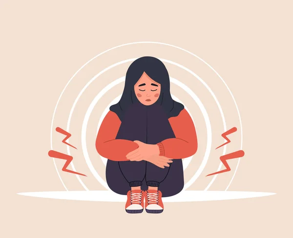 Dor menstrual. Mulher árabe triste em hijab com cãibras abdominais ou sintomas de pms. Problemas de dia críticos femininos. Ilustração vetorial em estilo de desenho animado plano — Vetor de Stock