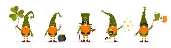 Gnomos de San Patricio. Lindos duendes con elementos festivos. Ilustración vectorial en estilo plano de dibujos animados. Enanos dibujados a mano para vacaciones irlandesas Ilustración de stock