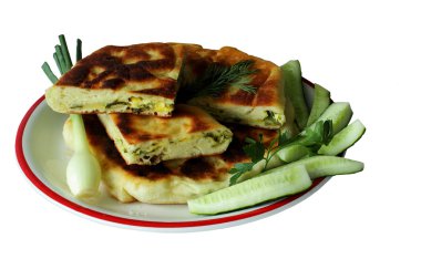 ev yapımı kek krem peynir ve dereotu bir plaka üzerinde