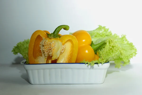 Juicy yellow pepper in a bowl — Stock Photo, Image