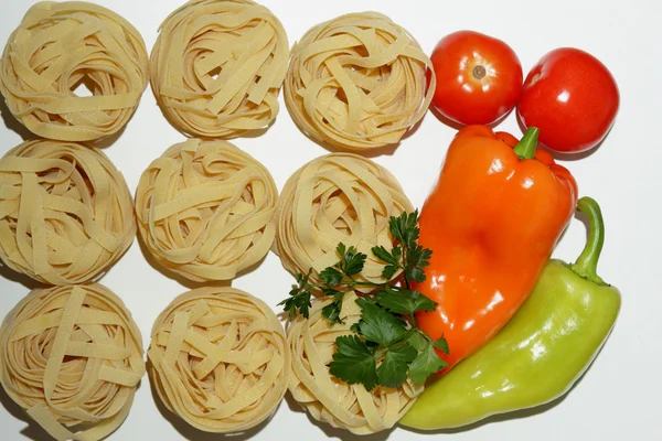 Nudeln, Tomaten und Paprika — Stockfoto