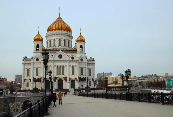 Пешеходный мост в Центральный собор Христа Спасителя в Москве — стоковое фото