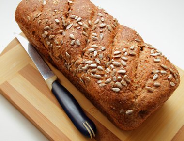 Kepekli ekmek, tohumları ile serpilir ve evde pişmiş
