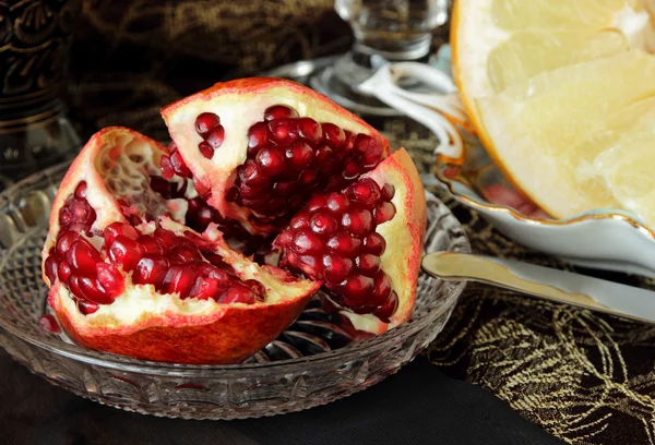 Juicy pomegranate on a plate — Stock Photo, Image