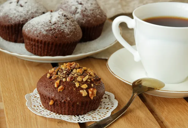 Chocolate cake sprinkled with walnuts cup of hot coffe — Stock Photo, Image