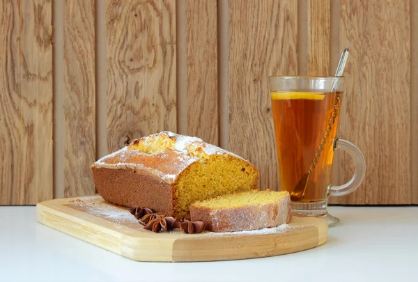 Sponge cake made from corn flour and a cup of tea — Stock Photo, Image