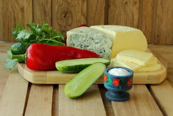 Still-life with cheese, homemade cheese and vegetables — Stock Photo, Image