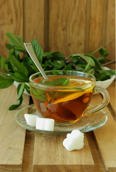 Kopp te med citron och mynta — Stockfoto