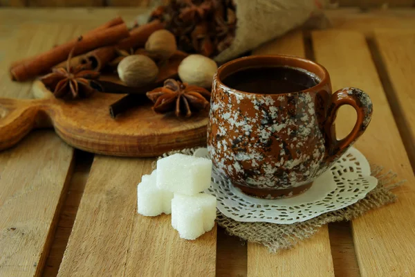 Kopje koffie en specerijen — Stockfoto