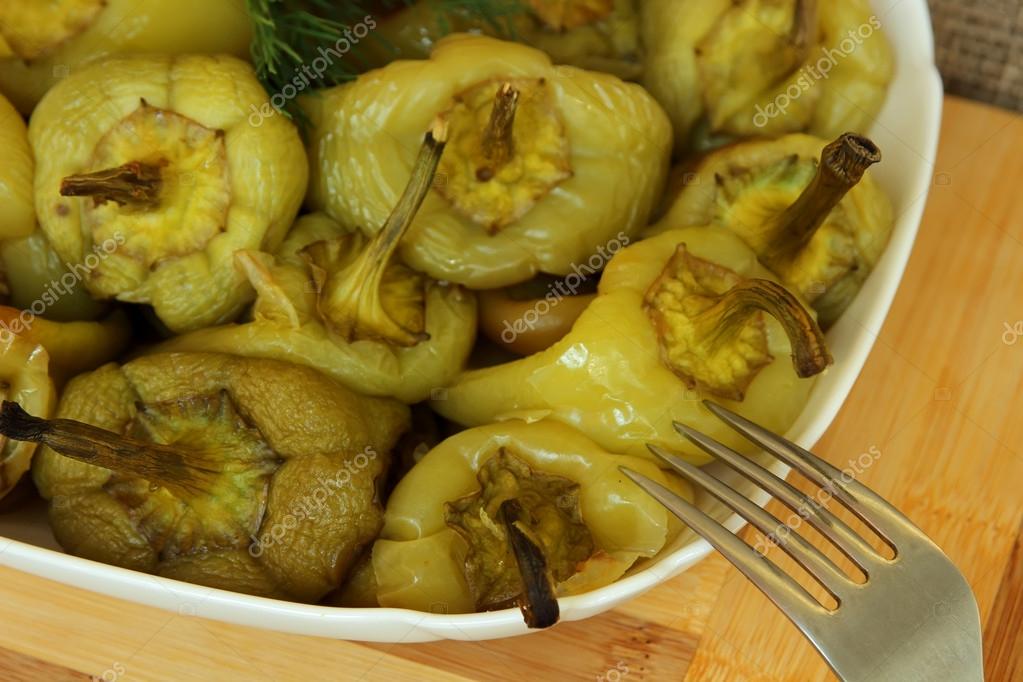 Gebratene Paprika Und Reife Tomaten Vegetarisches Gericht Stockfoto C Victoriashuba1 49087651